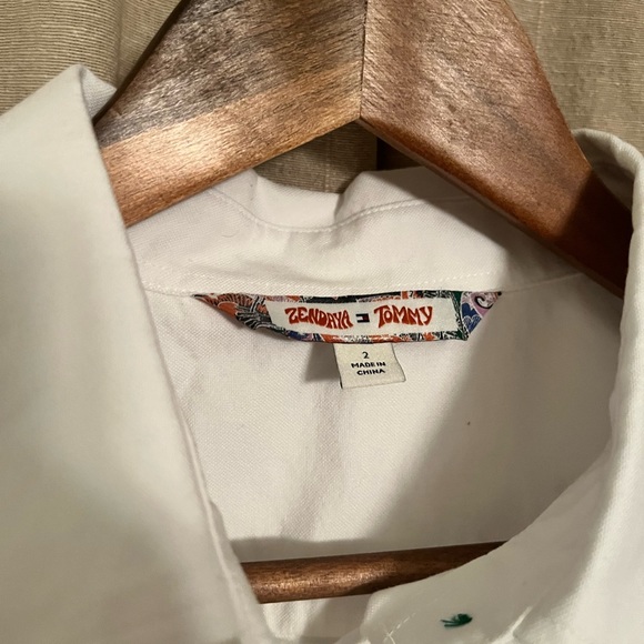 Women’s Tommy Hilfiger Zendaya long buttondown shirt dress - Picture 3 of 4